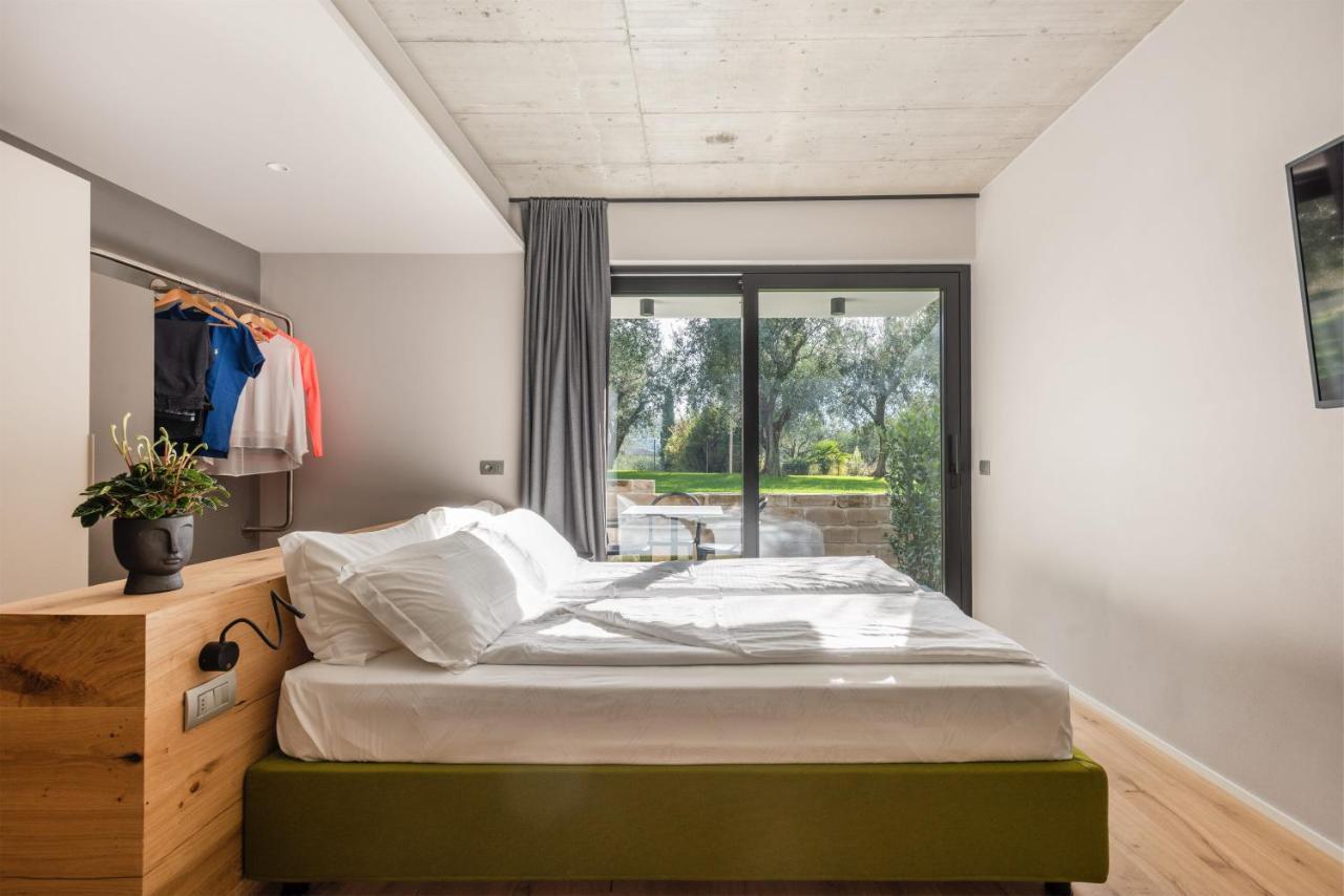 加尔达湖滨Oleeva Garda Living - Adults Only住宿加早餐旅馆 外观 照片